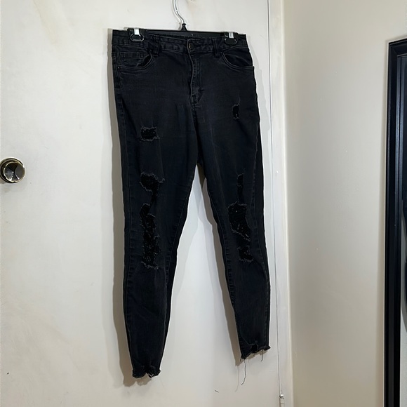 Ripped Jeans - Picture 1 of 3